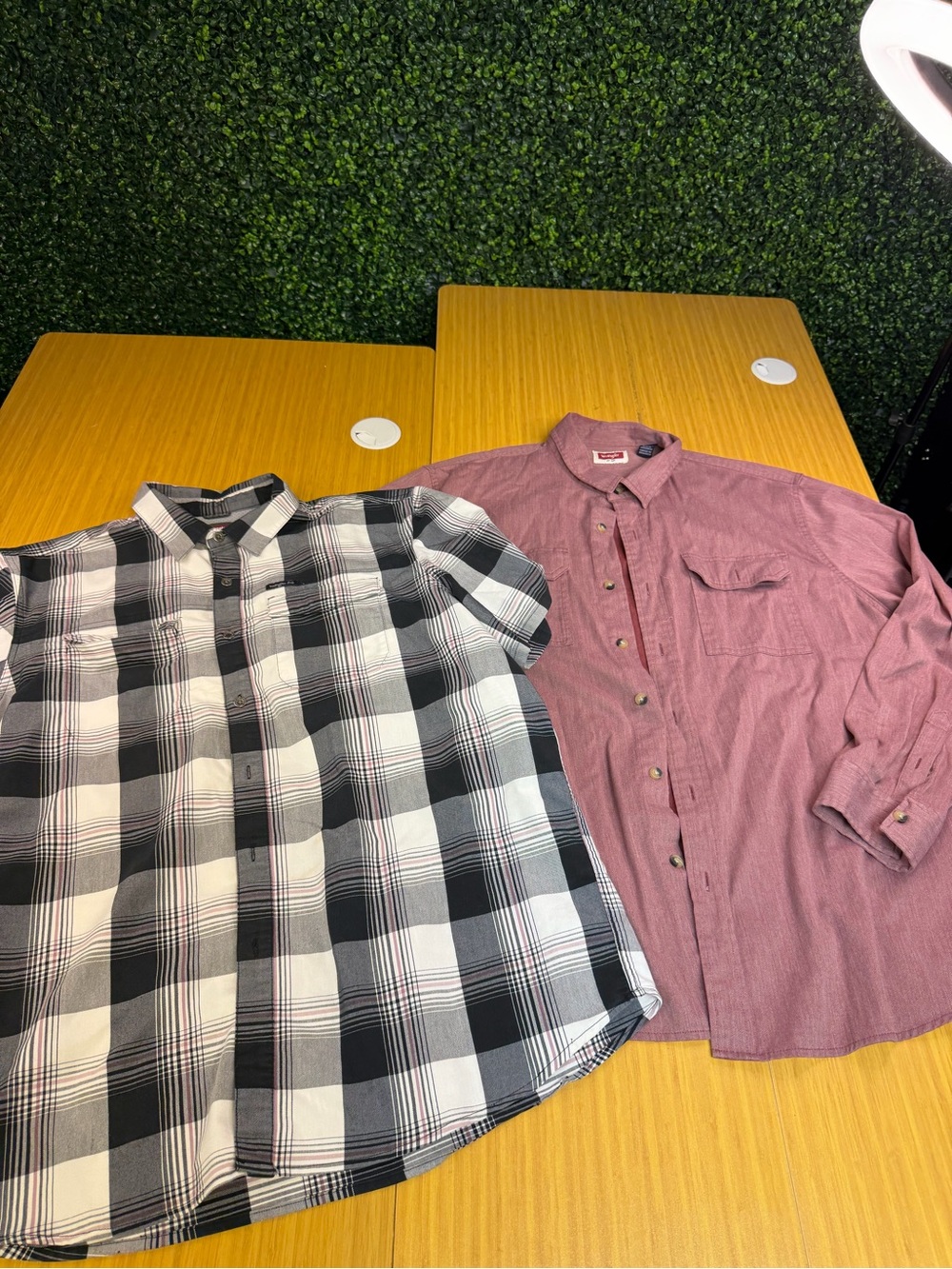Lot Of 2 Wrangler Button Down Shirts Mens Sz XL Black White Maroon Regular
